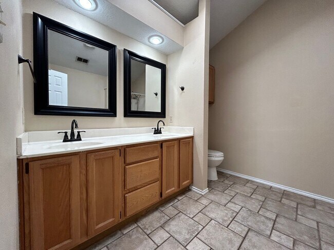 Building Photo - Beautiful Home Located Near All of Lubbock...