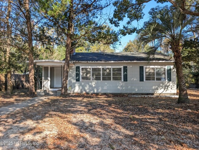 Building Photo - 220 2nd Way