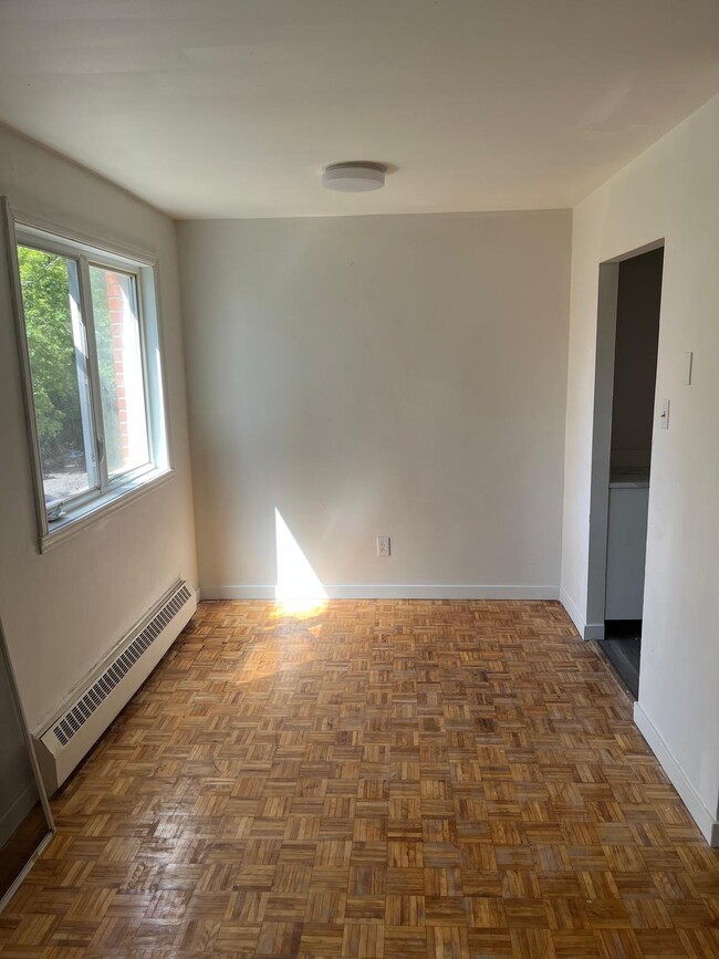 Building Photo - 110 Rue Turenne