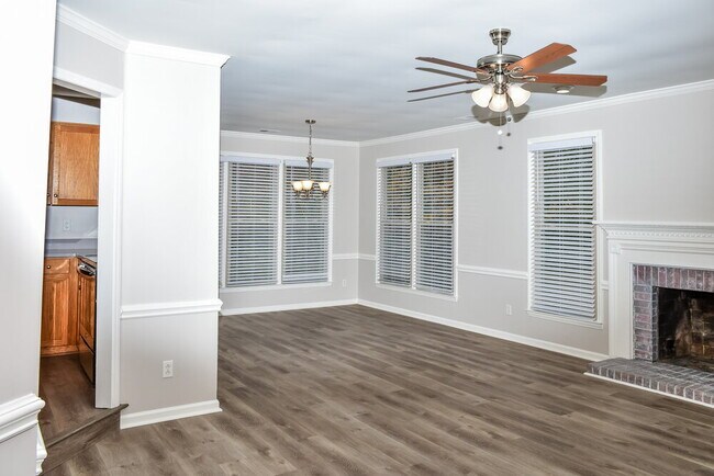 Building Photo - 707 Trailing Rock Dr