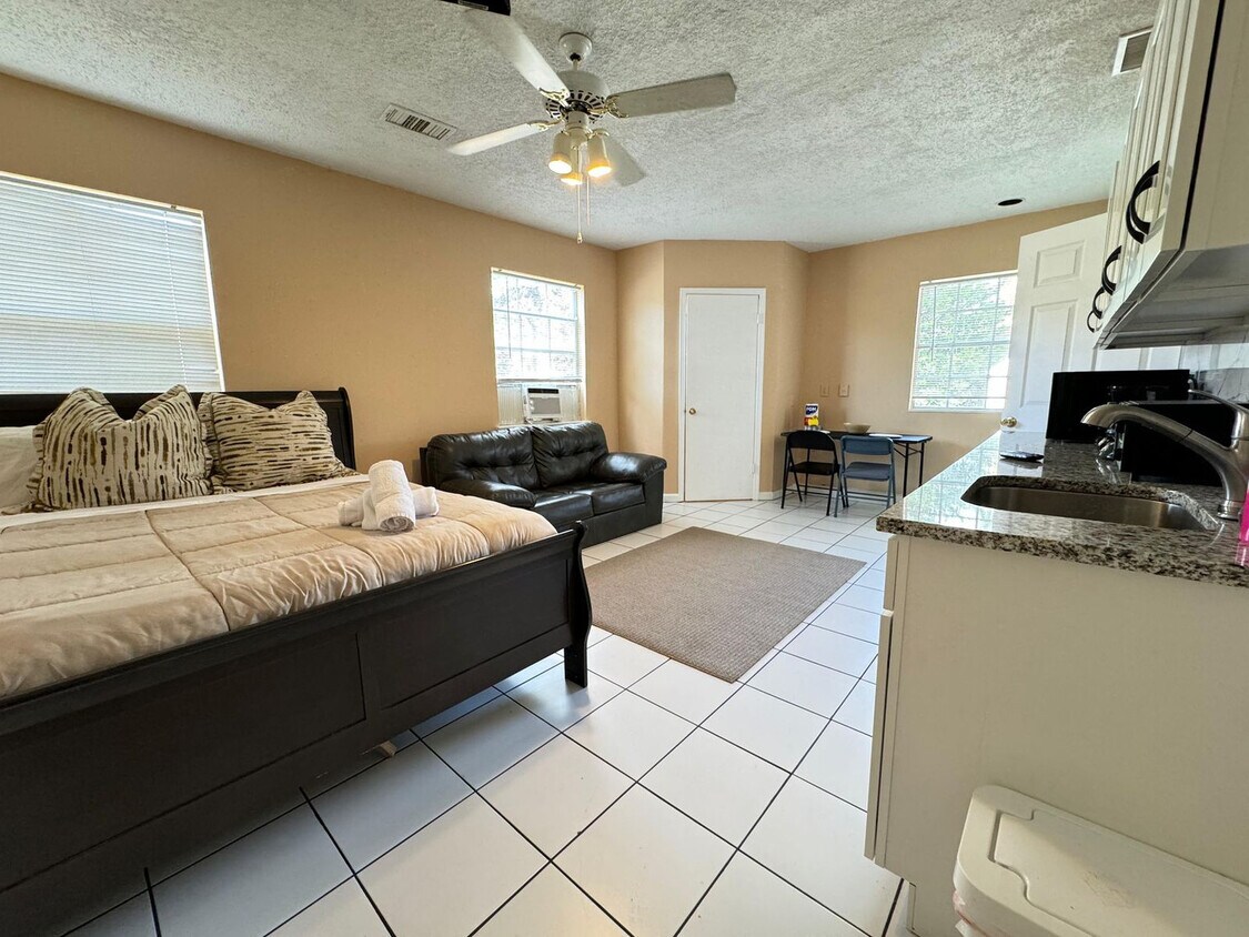 Foto principal - 7326 Lake Floy Cir