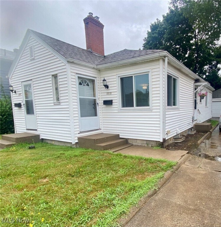 1093 N Main St Akron, OH 44310 – photo 1