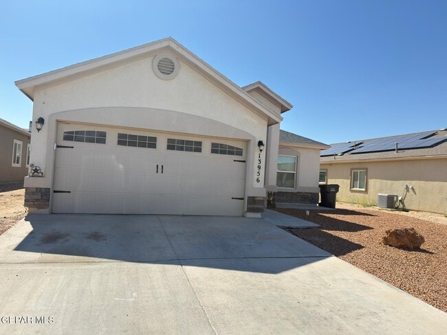 Foto del edificio - 13956 Lago Vista Ave