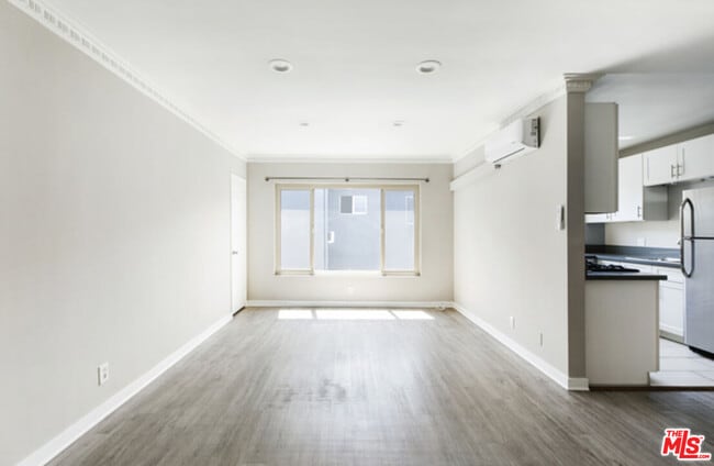 Building Photo - 925 N Curson Ave