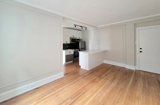 Building Photo - 2746 N Hampden Ct