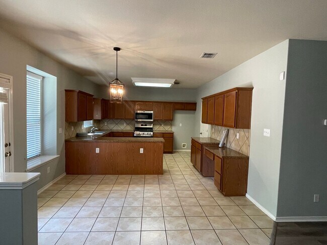 Foto del edificio - 3 Bedroom/2.5 Bathroom  Alamo Ranch Subdiv...