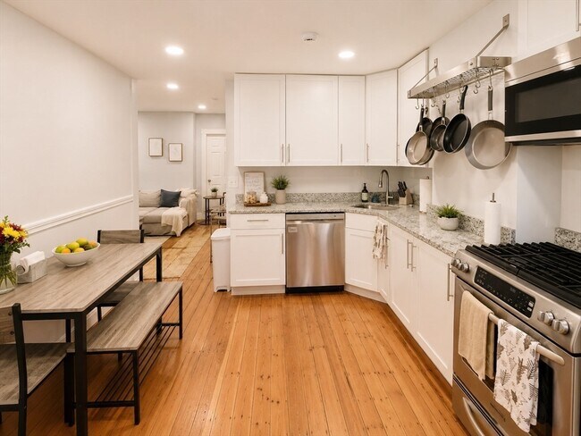 Foto del edificio - 594 E 5th St