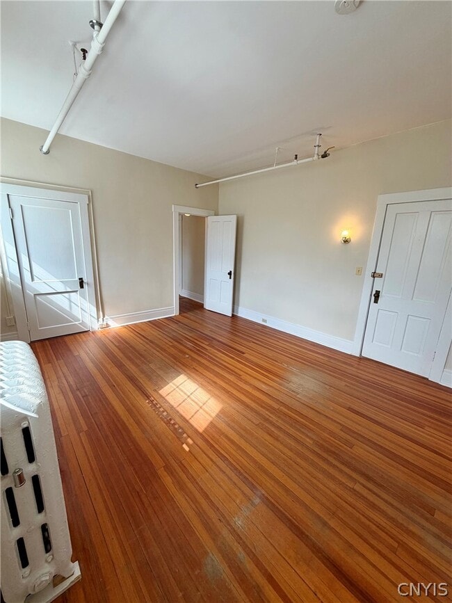 Building Photo - 170 Kenwood Ave