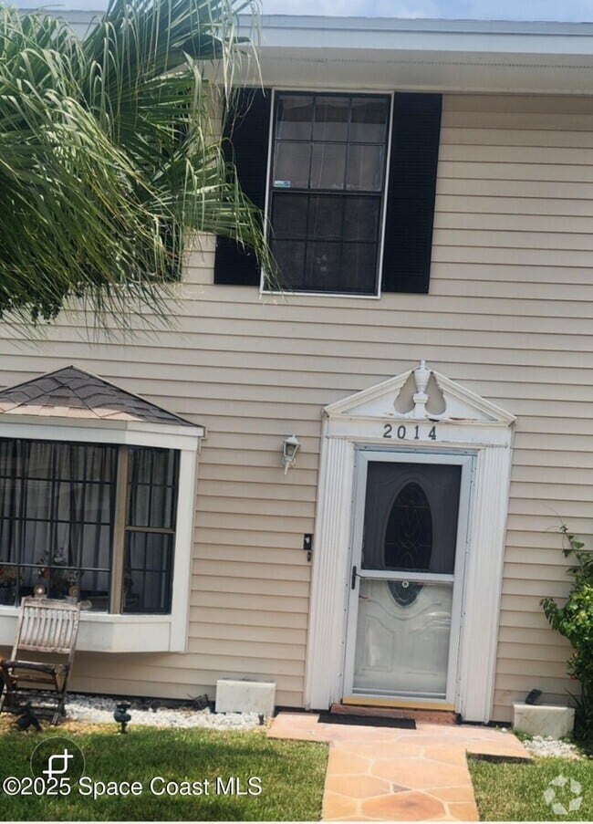 Building Photo - 2014 Manor Dr NE