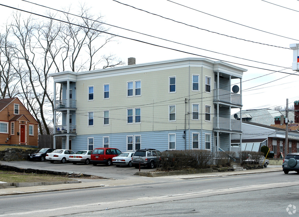 Building Photo - 262-264 S Main St