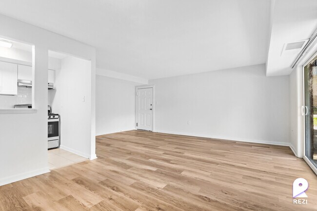 Building Photo - 6537 Hil-Mar Dr