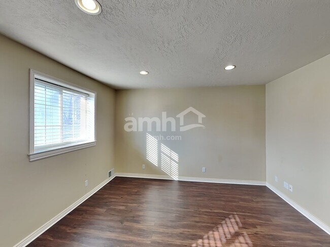 Building Photo - 491 S 755 E