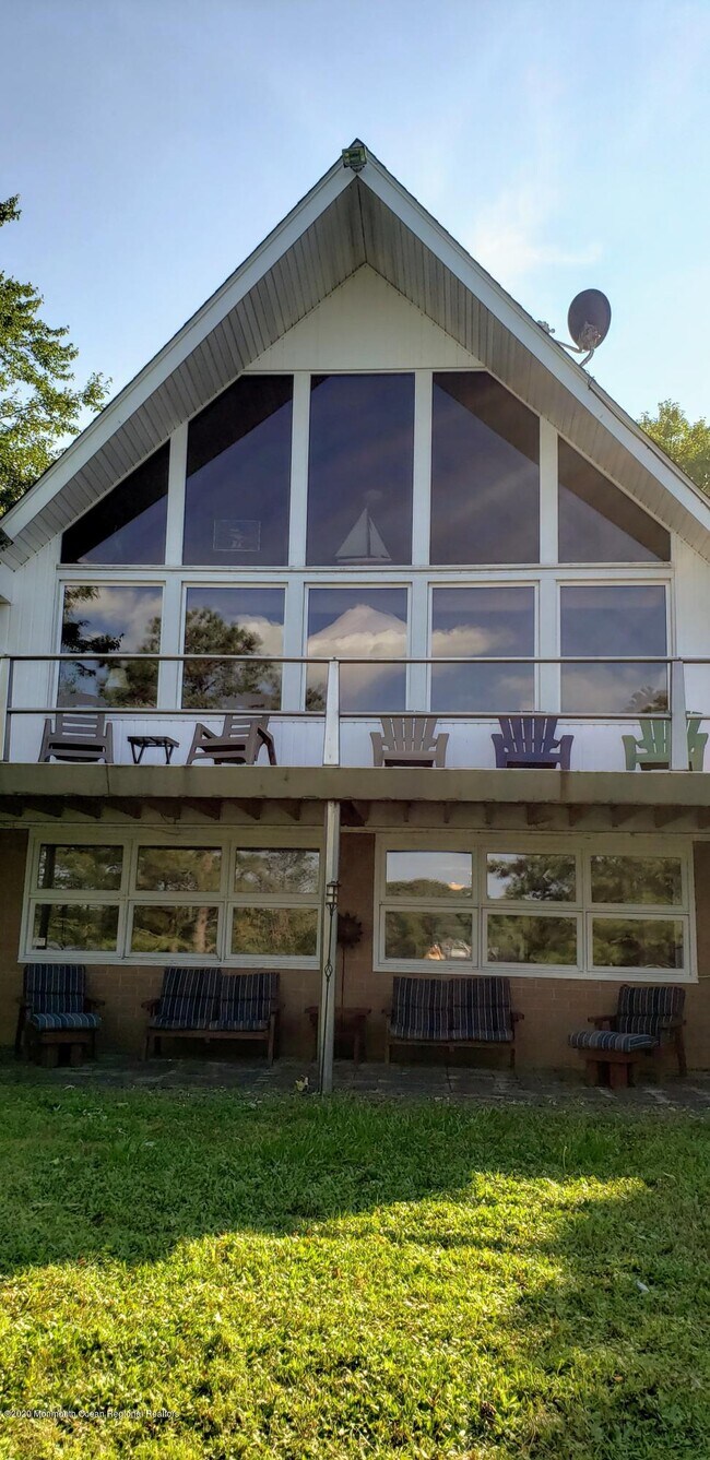 Building Photo - 391 Lake Shore Dr