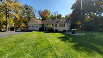 Building Photo - 32 Fernridge Rd