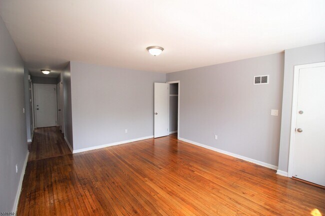 Building Photo - 1532 Hiawatha Ave