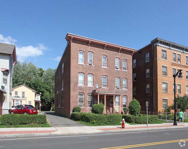 Building Photo - 145-149 Washington St