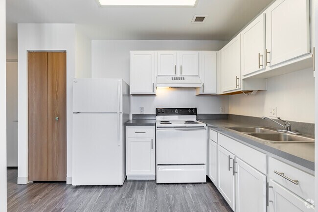 2 habitaciones, 2 baños - 904 pies cuadrados - Cocina - Courthouse Square - A 55+ Community
