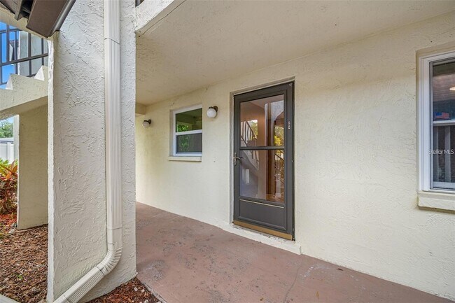 Foto del edificio - 1100 E Bay Dr