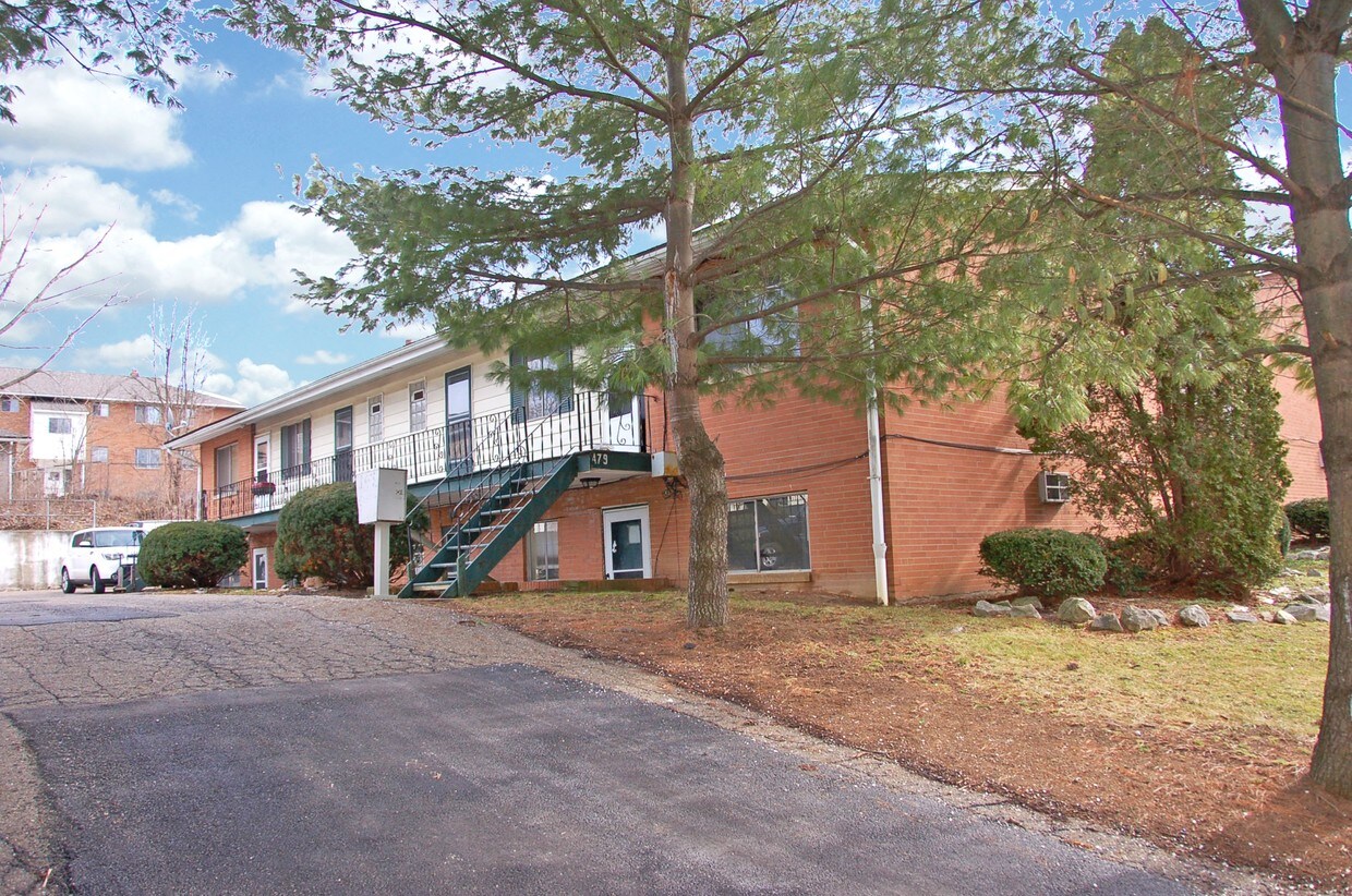 Building Photo - 441-485 Zahn Dr