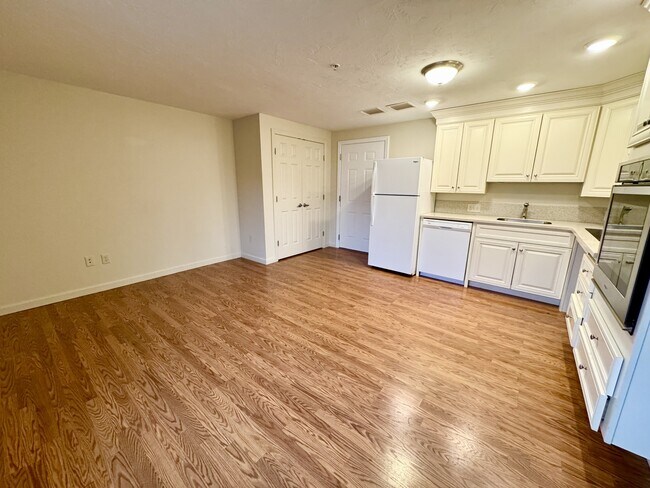 Building Photo - 31 Caroline St