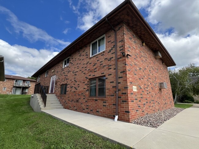 Building Photo - 3170 Hillcrest Rd