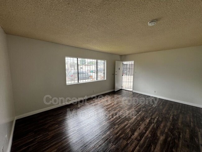 Building Photo - 475 E 61ST St