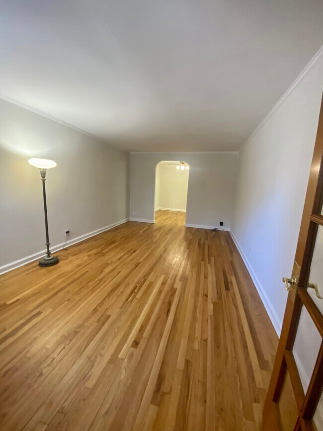 Foto del edificio - 1743 E 27th St