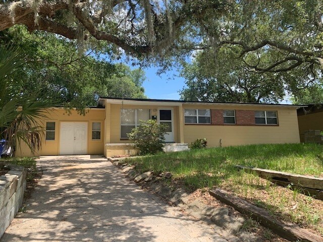 Primary Photo - Anastasia Island Old Florida-style Home
