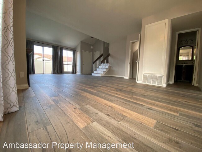Building Photo - 2 br, 1.5 bath House - 826 W. Lambert Road