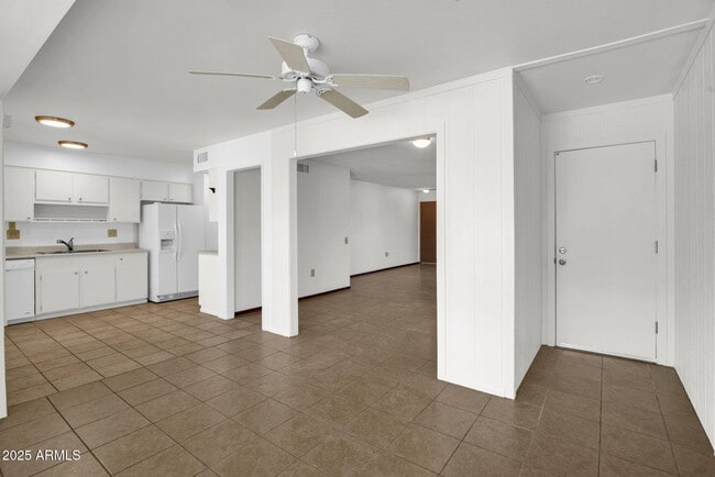 Building Photo - 10137 Willowcreek Cir