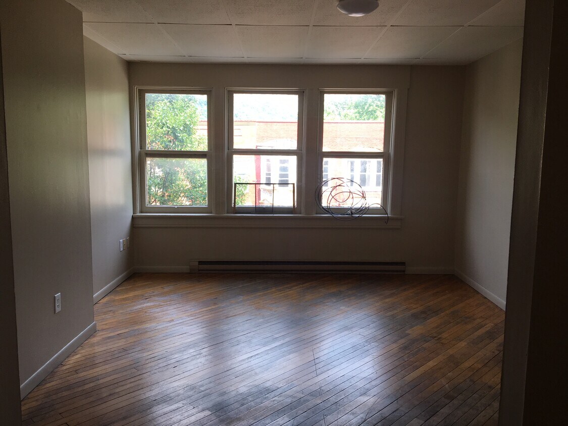 957 Penna Ave, Tyrone, PA 16686 House for Rent in Tyrone, PA