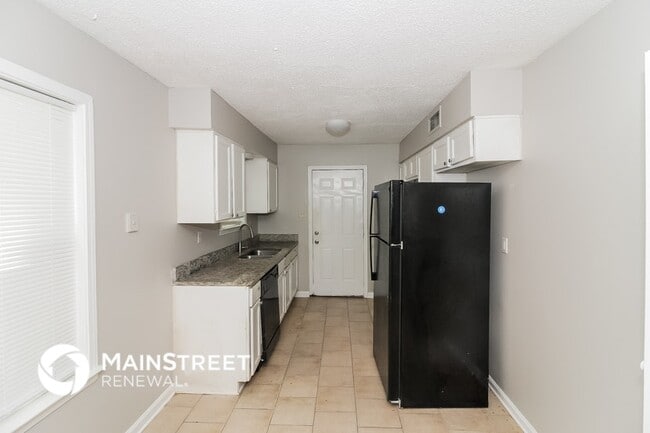 Building Photo - 5609 Pathway Cir