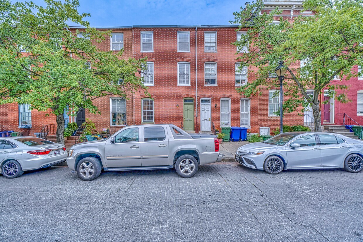 Primary Photo - 656 Portland St