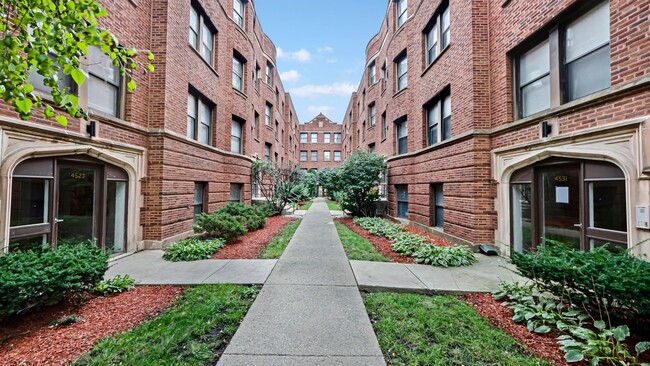 Building Photo - BEAUTIFUL 2BED/1BATH APARTMENT IN KENWOOD