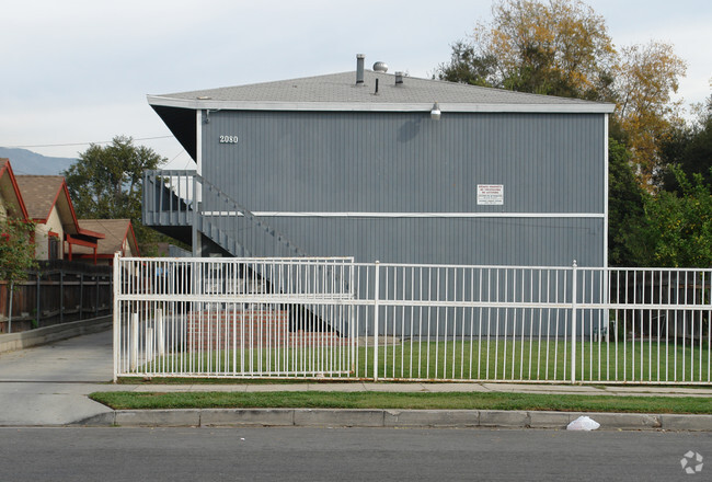 Foto del edificio - Raymond Apartments