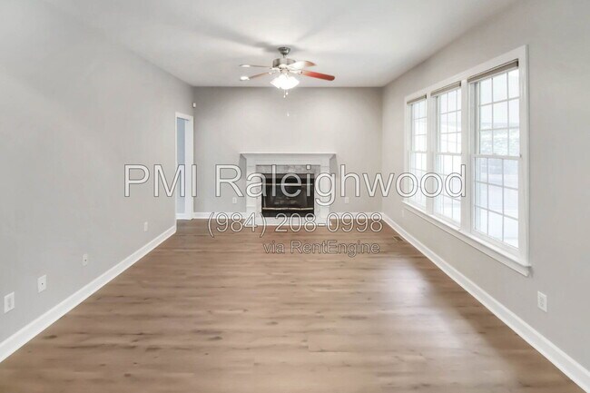 Building Photo - 301 Perry Creek Dr