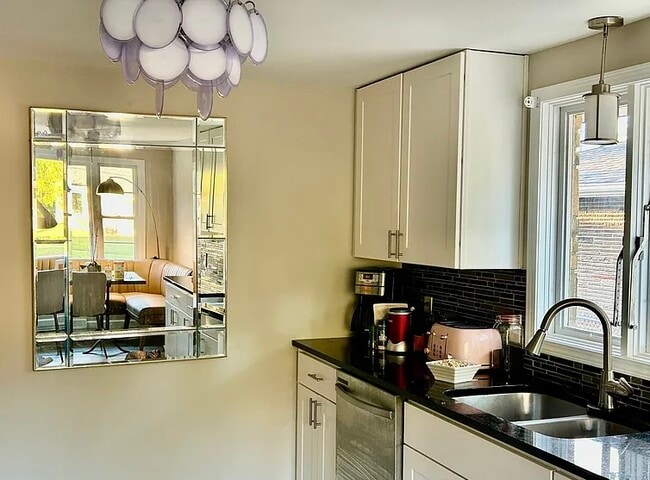 Building Photo - 966 Delaware Rd