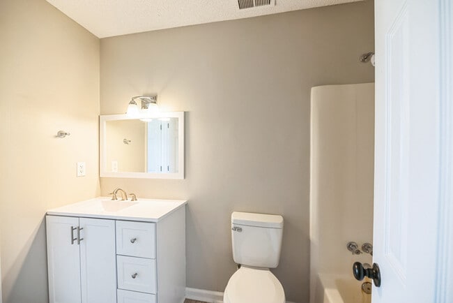 Building Photo - 114 Johnny Reb Dr