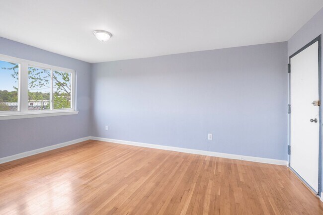 Foto del edificio - Charming 2 BR/1 BA Condo in Barry Farm!