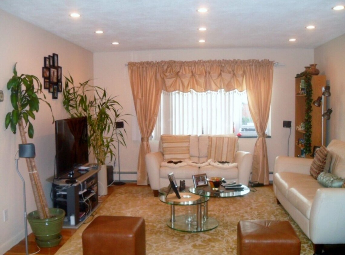 Primary Photo - 2-bed with 1-parking South Newton