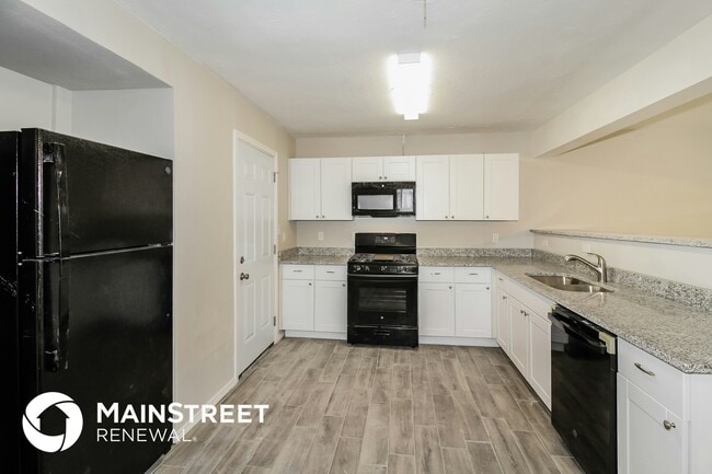 Building Photo - 800 Plaza Dr