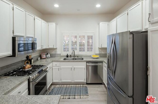 Kitchen - 10604 Valley Spring Ln