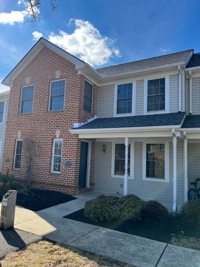 Building Photo - 4004 Bradford Cir