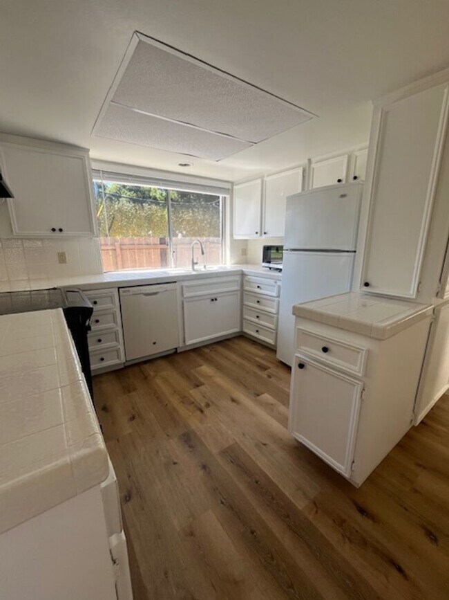 Building Photo - 1728 Royal Ct