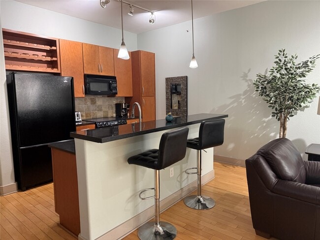 Building Photo - 1901 Post Oak Blvd