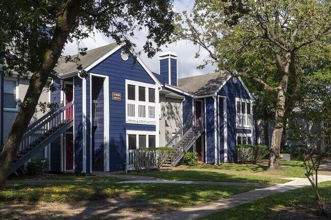 Foto del edificio - 3300 Rollingbrook Dr
