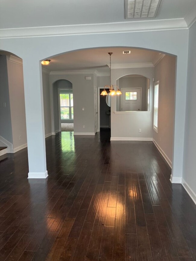 Building Photo - Townhome Living