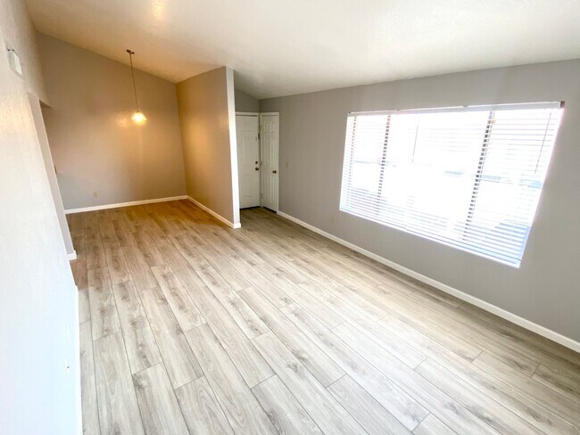 Foto del edificio - Spacious Two Bedroom Two Bath Condo in Tempe