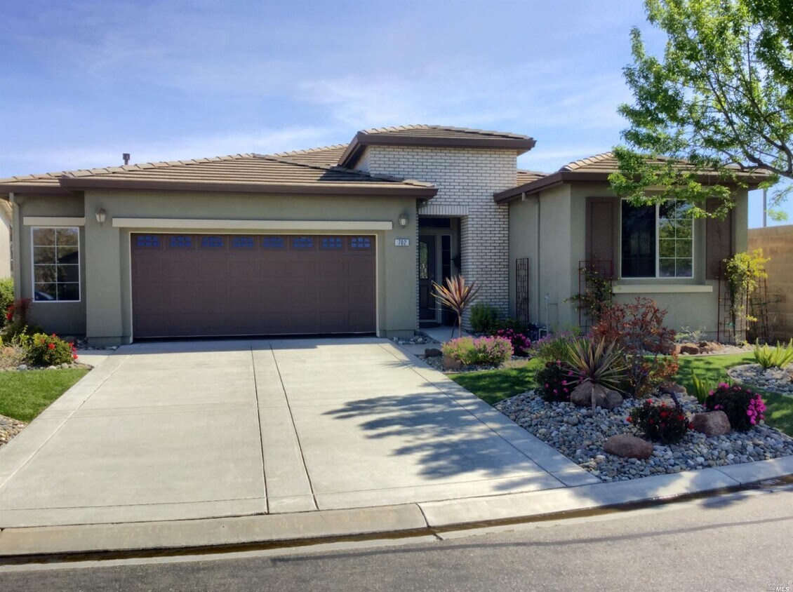 Foto principal - 702 Riverwood Ln
