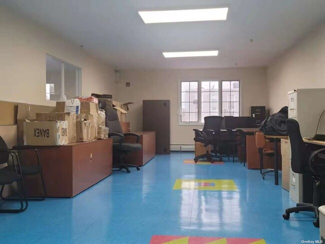 Foto del edificio - 62-48 Mt Olivet Crescent